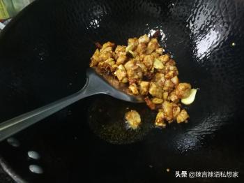 家常版宫保肉丁，做法简单，该脆的脆，该嫩的嫩，口感丰富味道赞  -图3