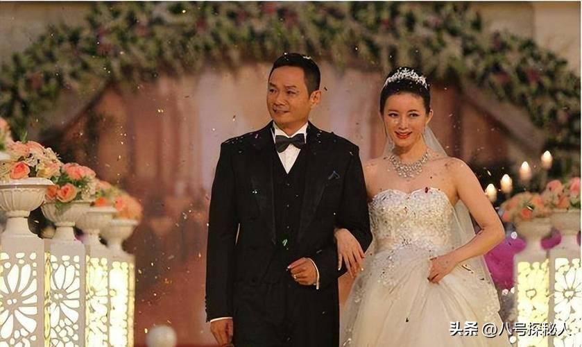 15年前他在爱妻葬礼上哭到昏厥，发誓永不再娶，如今他做到了吗？  -图3